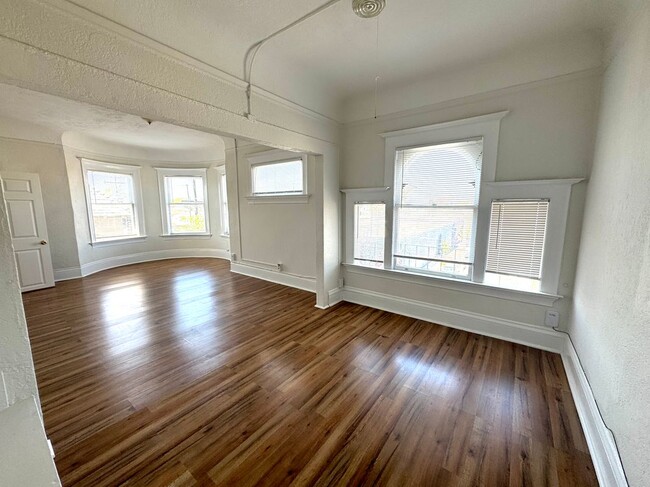 Building Photo - 871 27th St