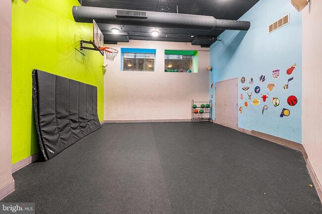 Building Photo - 1100 S Broad St