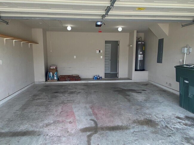 Building Photo - 901 Kacie Dr