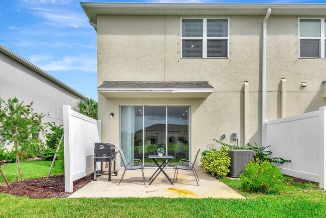 Building Photo - 5715 Archipelago St