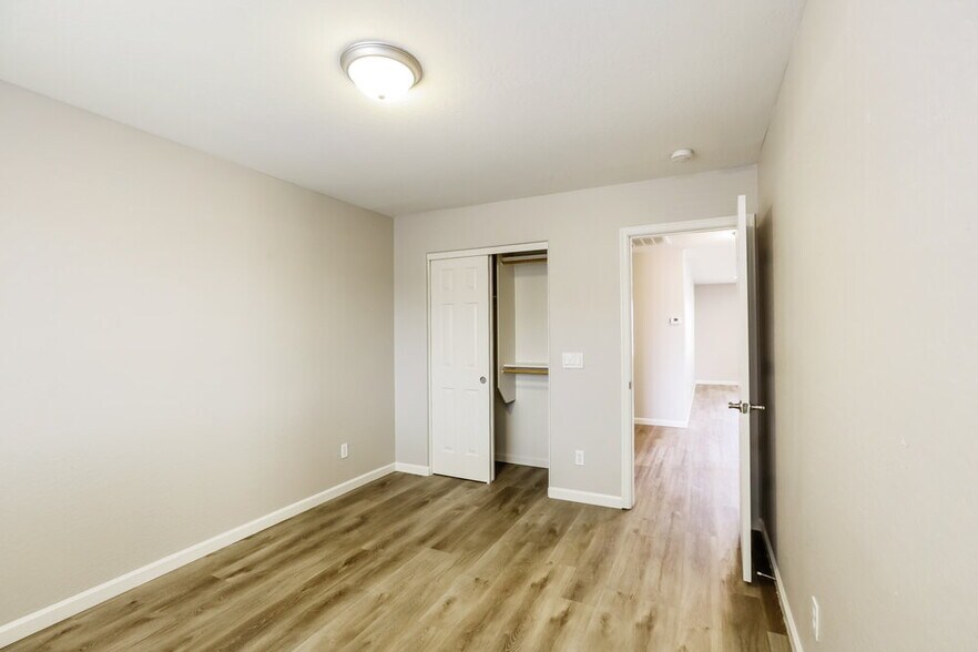 Building Photo - 7620 S 70th Ln