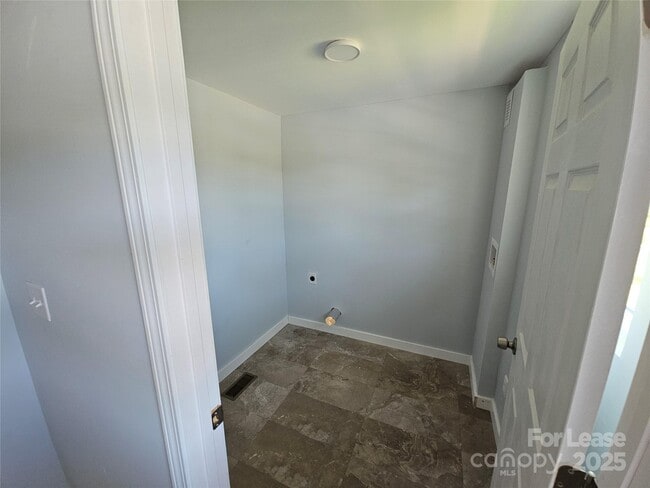 Building Photo - 1704 16th St NE