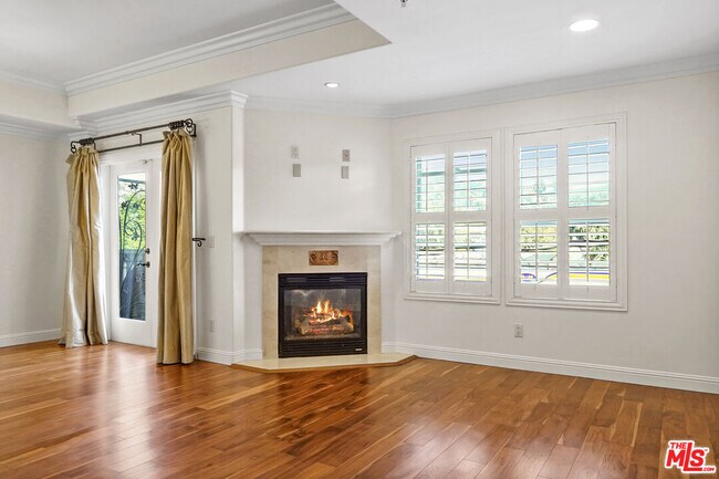 Building Photo - 1050 N Edinburgh Ave