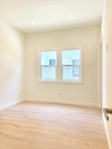 Building Photo - 5201 W 20th St