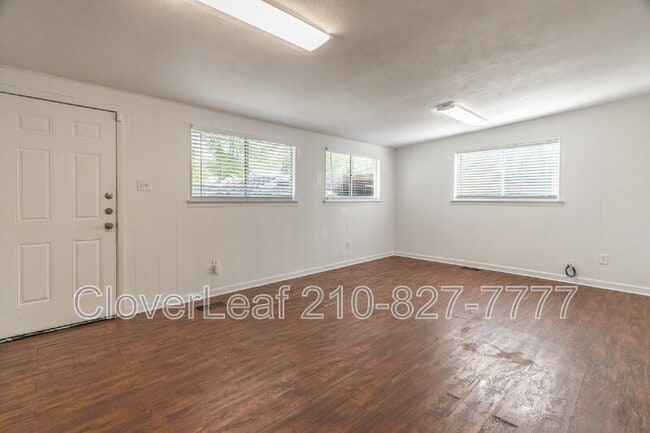 Building Photo - 323 Barrera St