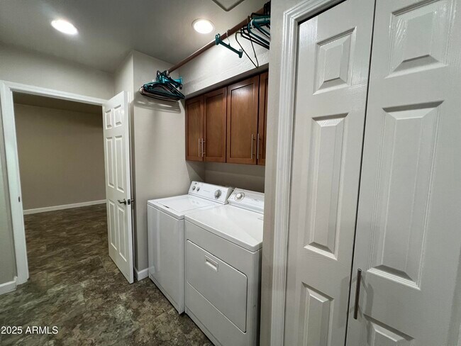 Building Photo - 15230 N Blackbird Dr