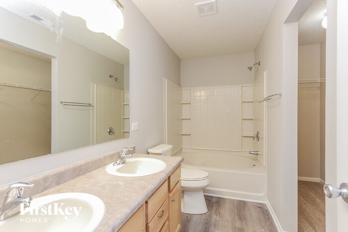 Building Photo - 8250 S Rising Sun Dr