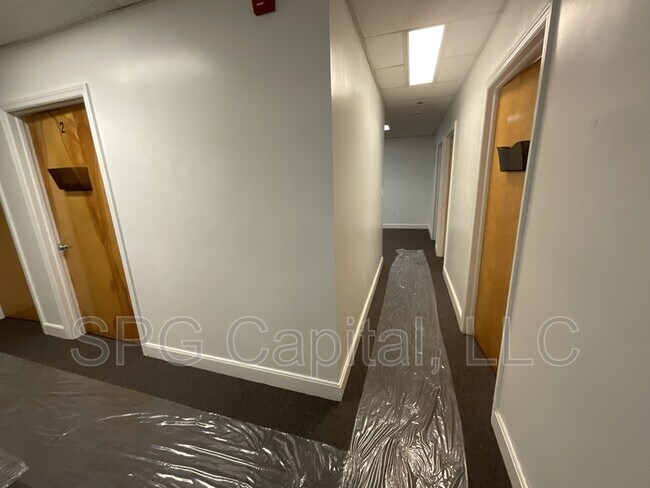 Building Photo - 5 Center Square