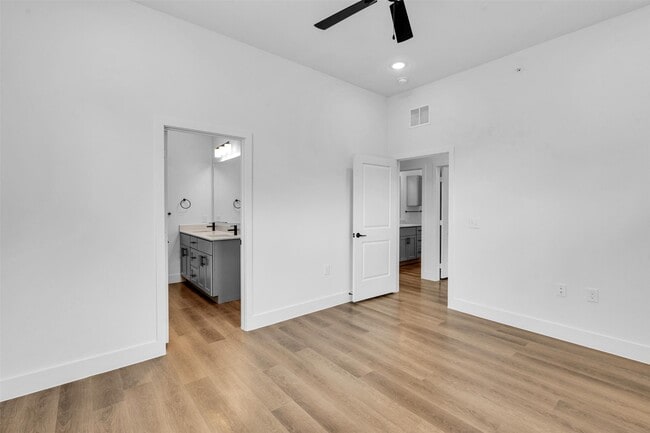 Building Photo - 1406B Forward Dr