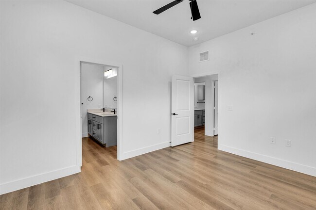 Building Photo - 1410B Forward Dr