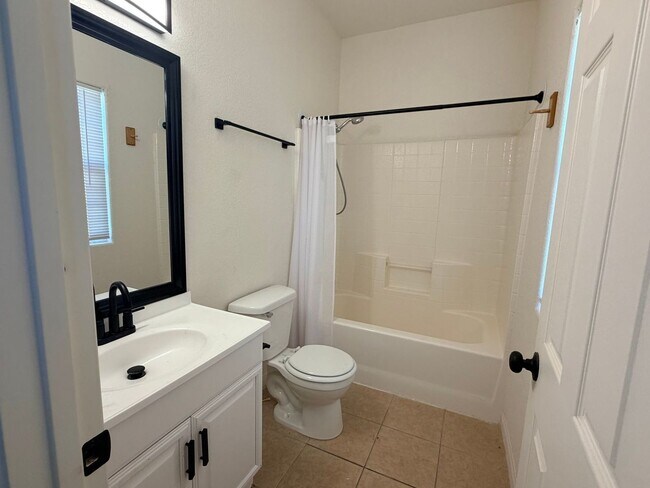 Building Photo - Spacious 3-Bedroom Home With RV Parking       MOVE IN SPECIAL!