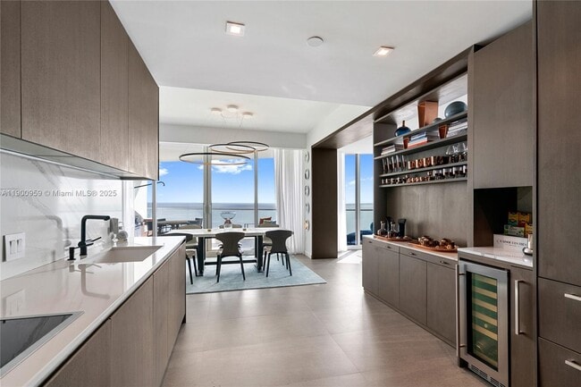 Building Photo - 16901 Collins Ave