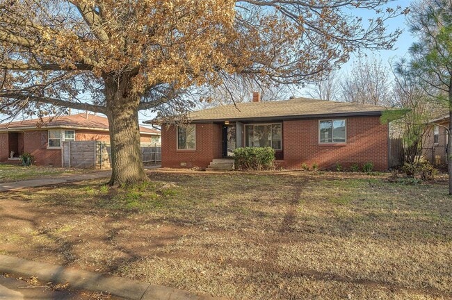 Building Photo - 2312 N Warren Ave