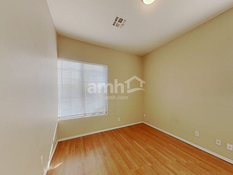 Building Photo - 13544 W Ironwood St