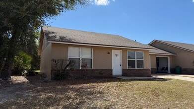 Building Photo - Two bedroom one bathroom, one car garage
