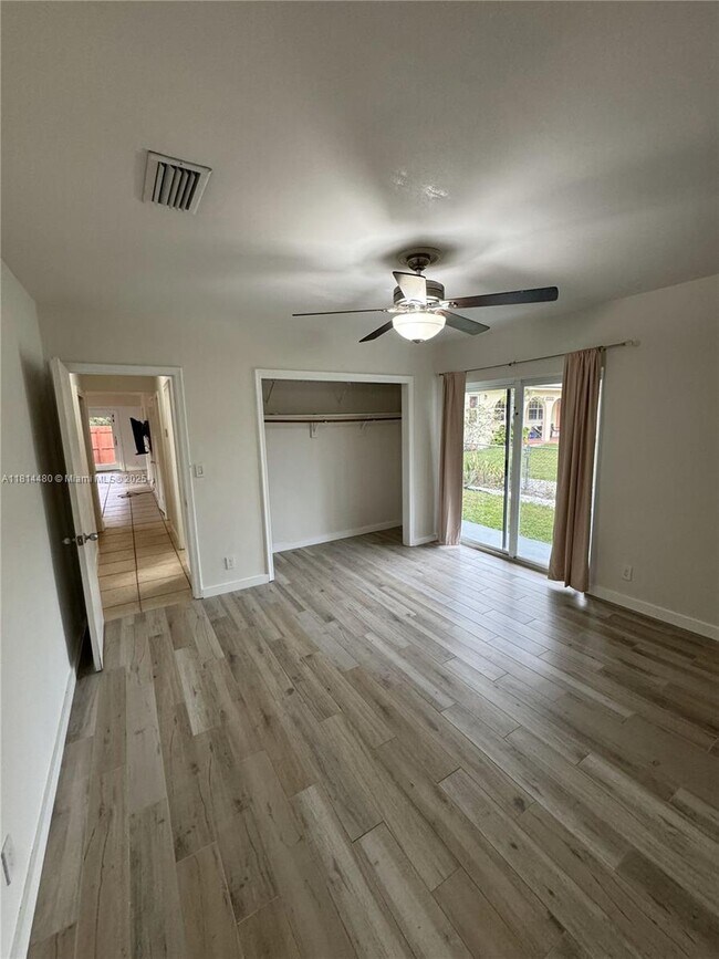 Building Photo - 4071 SW 51st St