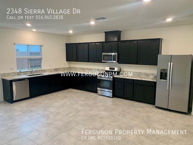 Building Photo - Pet Friendly Solar Home in West Roseville