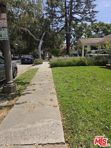 Building Photo - 10842 Oregon Ave