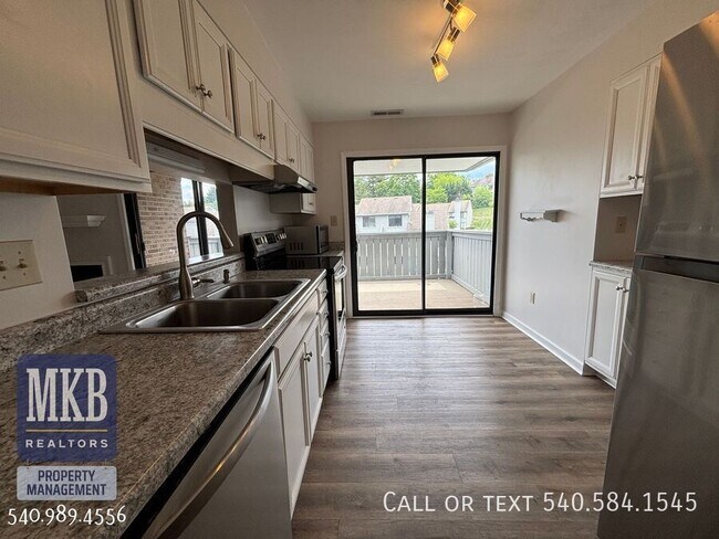 Building Photo - 2527 Gatehouse Ln
