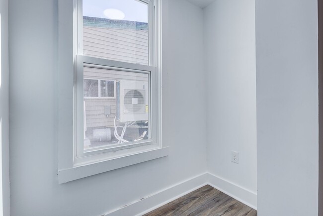 Building Photo - 826 E Warrington Ave