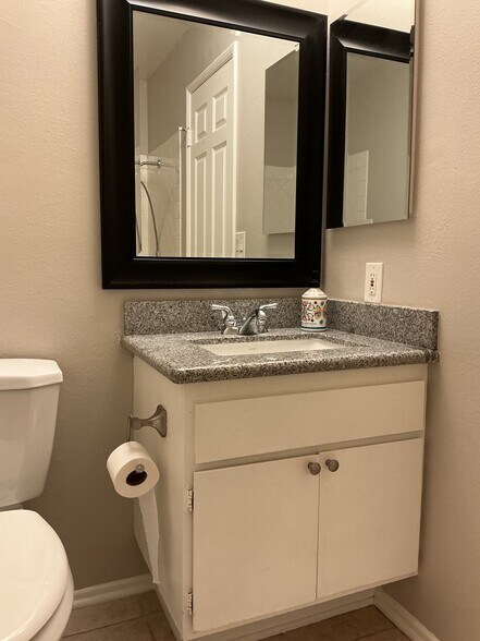 Building Photo - 21650 Burbank Blvd