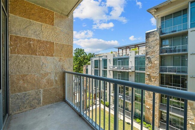Building Photo - 1600 Barton Springs Rd