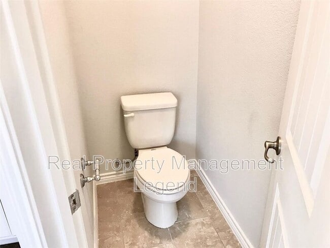 Building Photo - 4021 Lazy River Ranch Rd