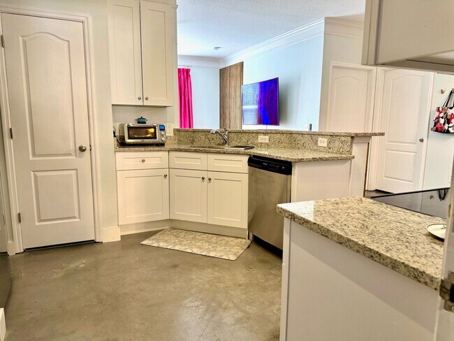 Building Photo - 2 Bedroom condo with 2 Car Garage Condo Fo...