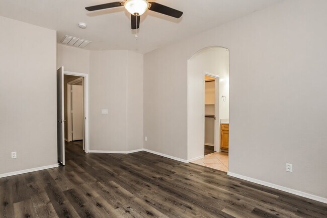 Building Photo - 13006 W Aster Dr