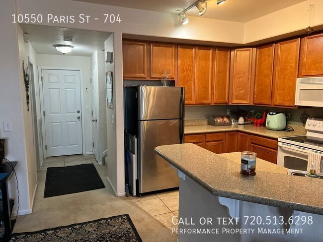 Building Photo - Spacious Two Bedroom Townhome