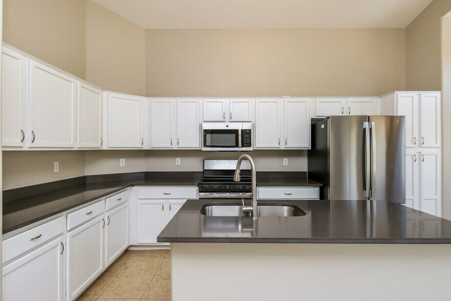 Building Photo - 8930 E Fountain St