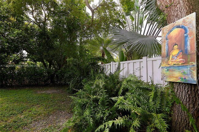 Building Photo - 411 NE 88th St