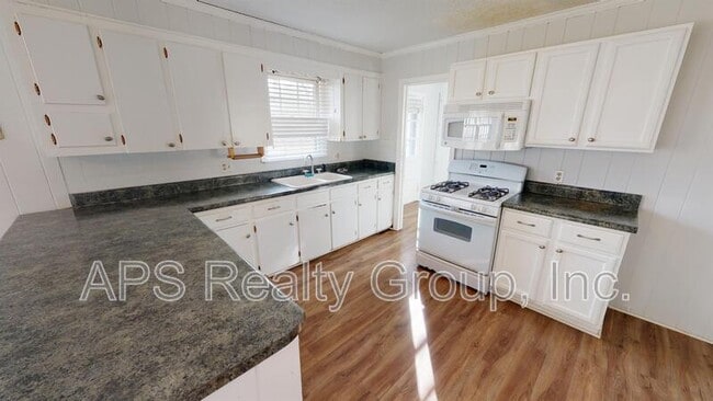 Building Photo - 108 Wilson St