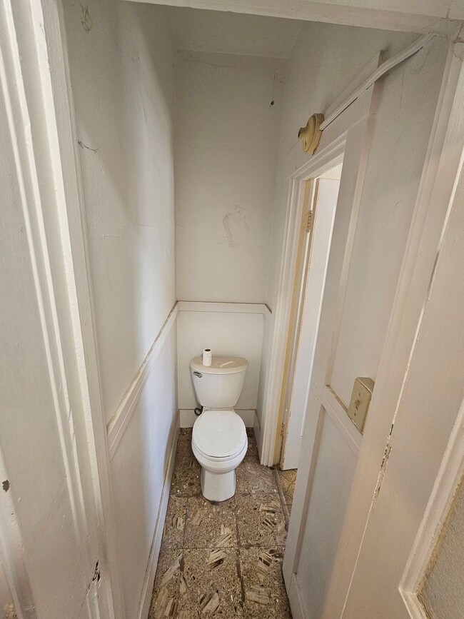Building Photo - San Leandro Home w/ In-Law Unit: Perfect f...