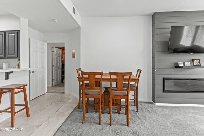 Building Photo - 14000 N 94th St