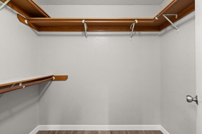 Building Photo - 2360 Temple Dr