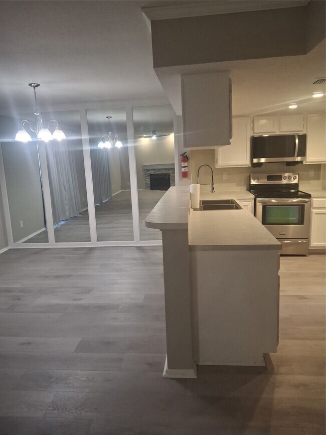 Building Photo - 14911 Wunderlich Dr