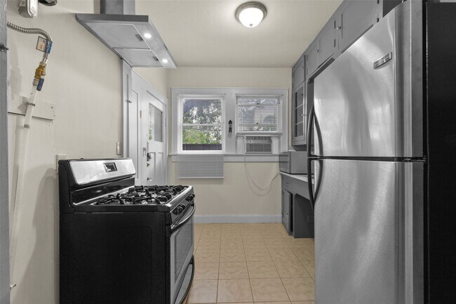 Building Photo - 436 Westmoreland St