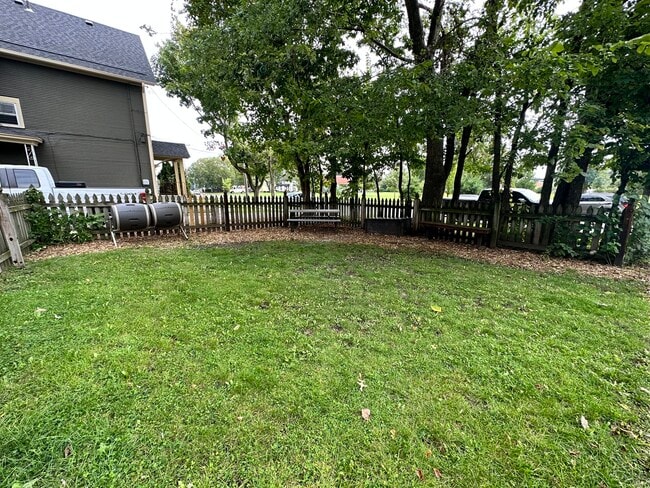 Building Photo - 103 N View St