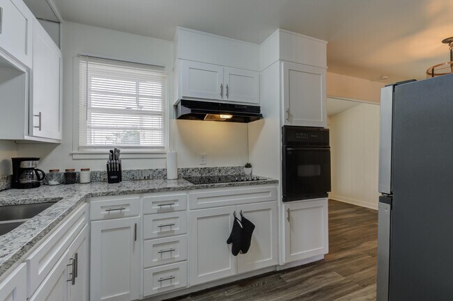 Building Photo - 5323 33rd St