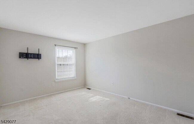 Building Photo - 81 Almond Dr