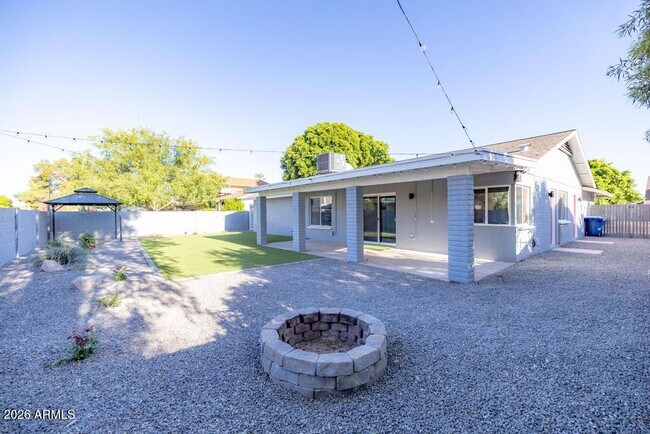 Building Photo - 1115 W Barrow Dr