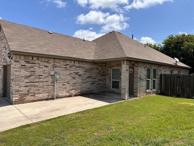 Building Photo - 7511 Novella Dr