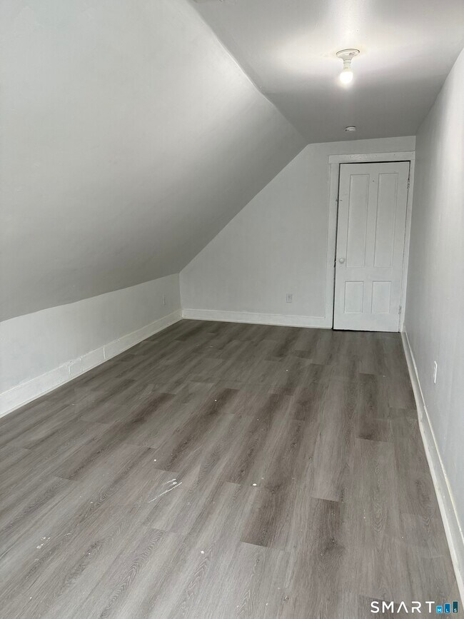 Building Photo - 21 Edgar St