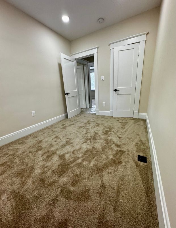 Building Photo - 2613 Chesterfield Ave