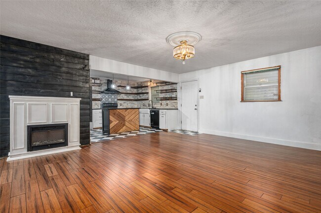 Building Photo - 1219 Park Ln