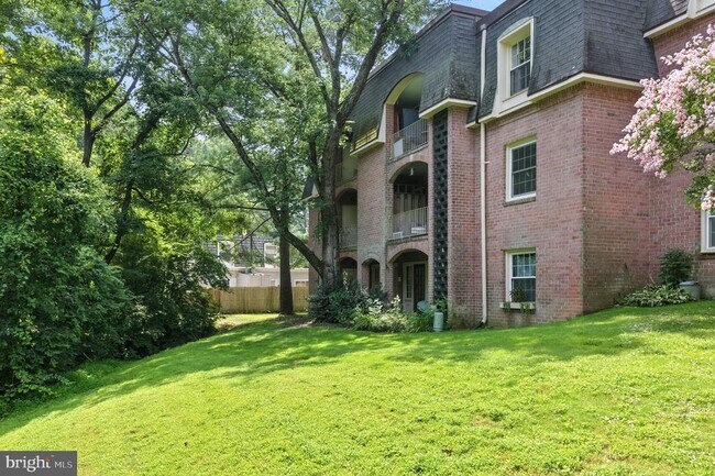 Building Photo - 8110 Colony Point Rd