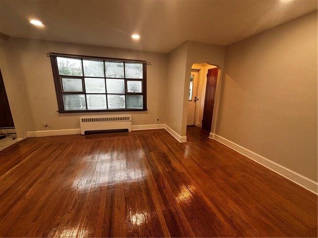 Building Photo - 25 Hymer St