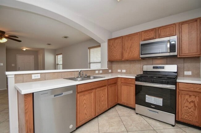 Building Photo - 24542 Lakecrest Village Dr