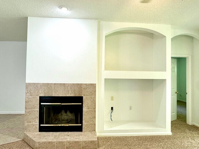 Building Photo - North Hampton! Amenities Galore! 4 Bed, 3 Bath!